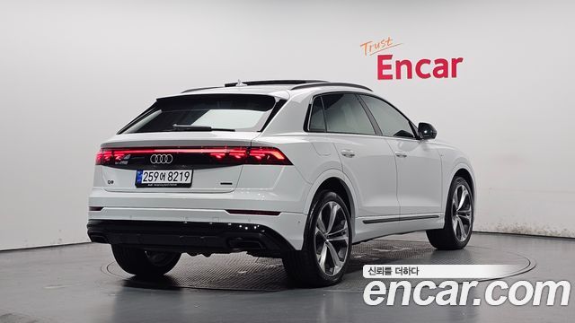 Audi Q8 55 TFSI Quattro Premium — пробег 1 827 км — фото 2 из 5
