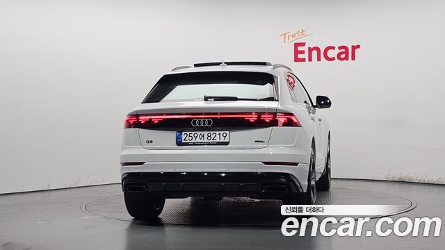 Audi Q8 55 TFSI Quattro Premium — пробег 1 827 км — фото 4 из 5