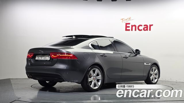 Jaguar XE 20d Portfolio — пробег 87 215 км — фото 2 из 5
