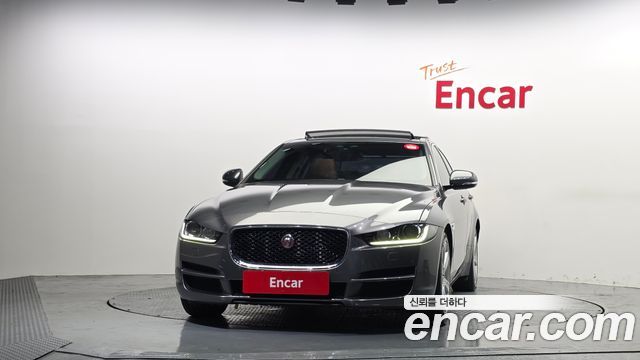 Jaguar XE 20d Portfolio — пробег 87 215 км — фото 3 из 5