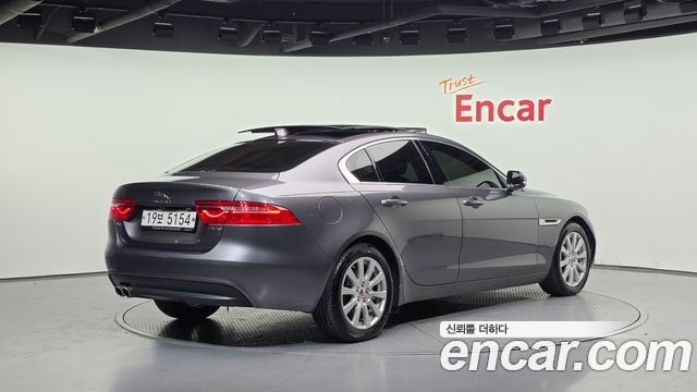 Jaguar XE 20d Prestige — пробег 111 013 км — фото 2 из 5