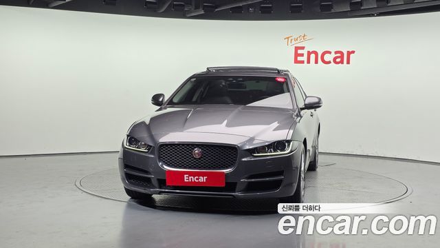 Jaguar XE 20d Prestige — пробег 111 013 км — фото 3 из 5