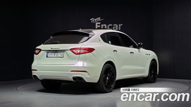 Maserati Levante из Кореи Encar