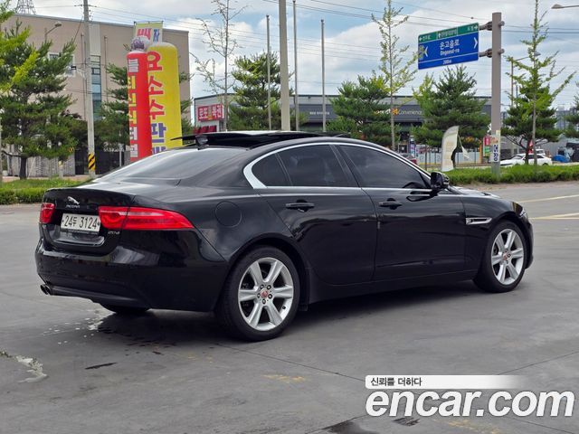 Jaguar XE 20d Portfolio — пробег 69 000 км — фото 2 из 5