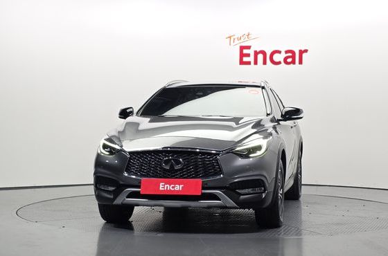 Infiniti QX30 2.0 Essential AWD — пробег 81 145 км — фото 3 из 5