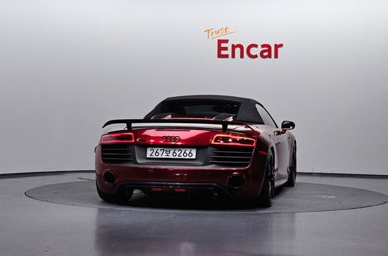 Audi R8 5.2 V10 Spyder — пробег 82 070 км — фото 4 из 5