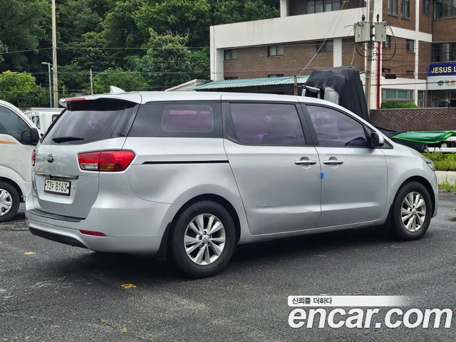 Kia Carnival 11-seater Deluxe — пробег 192 800 км — фото 3 из 5