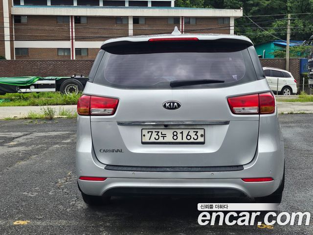 Kia Carnival 11-seater Deluxe — пробег 192 800 км — фото 4 из 5