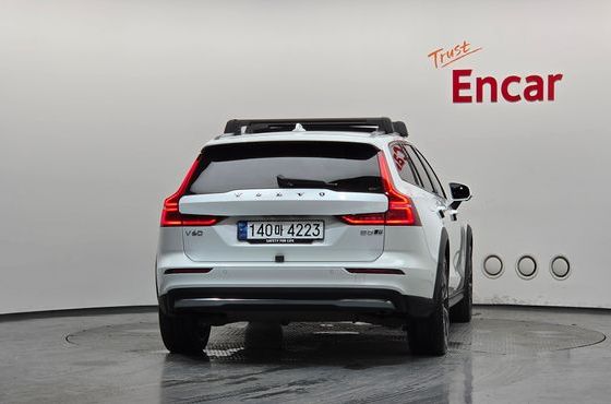 Volvo V60 B5 AWD — пробег 38 604 км — фото 4 из 5
