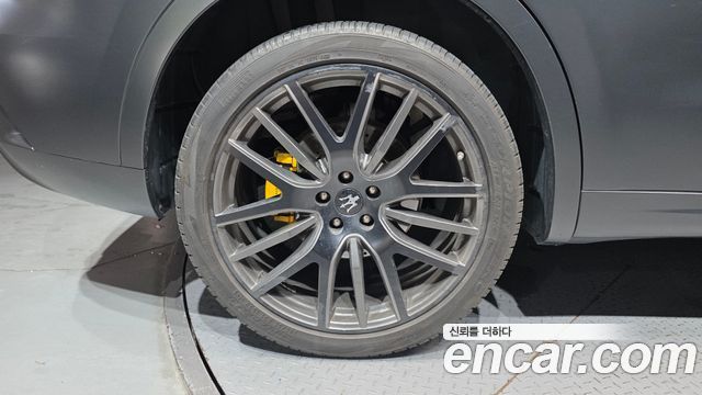 Maserati Levante из Кореи Encar