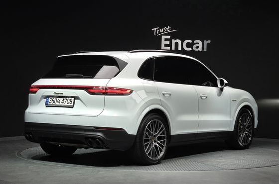 Porsche Cayenne 3.0 E-Hybrid — пробег 37 289 км — фото 2 из 5