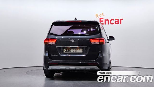 Kia Carnival из Кореи Encar