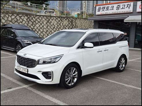 Kia Carnival 9-Seater Noblesse Special — пробег 80 900 км — фото 1 из 5