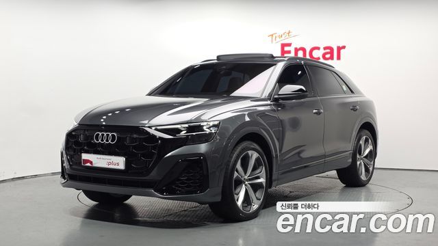 Audi Q8 55 TFSI Quattro Premium — пробег 4 398 км — фото 1 из 5