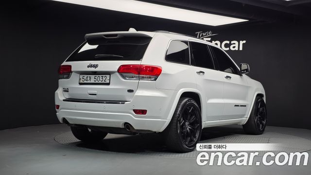 Jeep Cherokee 3.0 Diesel Overland WK2 — пробег 175 237 км — фото 2 из 5
