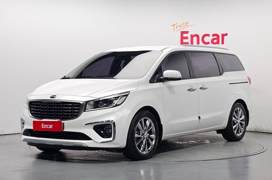 Kia Carnival 9-Seater Luxury — пробег 176 336 км — фото 1 из 5