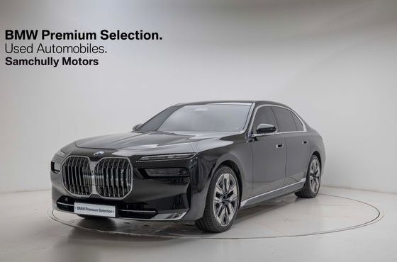 BMW i7 xDrive 60 Design Pure Excellence — пробег 48 500 км — фото 1 из 5