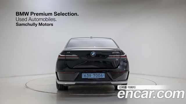 BMW i7 xDrive 60 Design Pure Excellence — пробег 48 500 км — фото 3 из 5