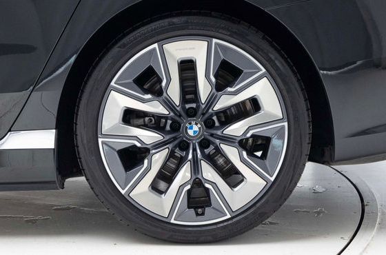 BMW i7 xDrive 60 Design Pure Excellence — пробег 48 500 км — фото 5 из 5