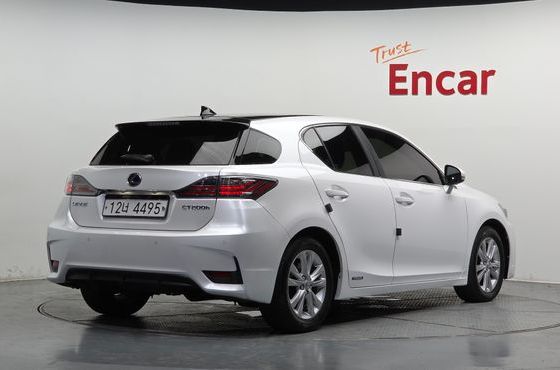 Lexus CT200h 1.8 Supreme ZWA10 — пробег 78 408 км — фото 2 из 5