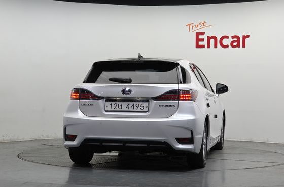 Lexus CT200h 1.8 Supreme ZWA10 — пробег 78 408 км — фото 4 из 5