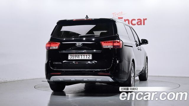 Kia Carnival из Кореи Encar