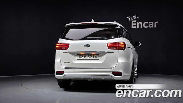 Kia Carnival из Кореи Encar