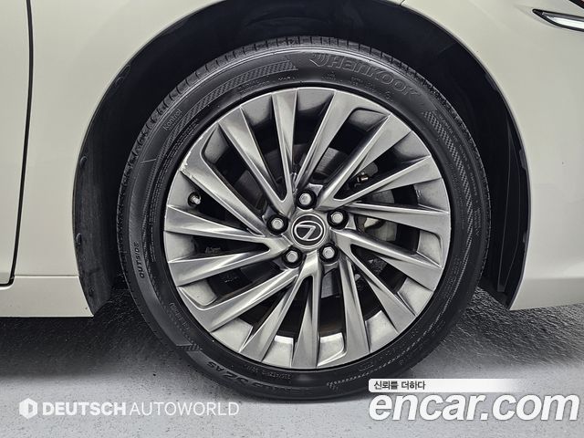 Lexus ES Luxury Plus — пробег 53 962 км — фото 5 из 5