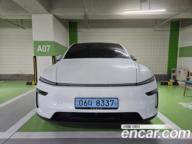 Tesla Model Y Premium RWD — пробег 1 281 км — фото 1 из 5