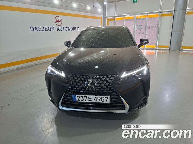 Lexus UX 2.0 2WD — пробег 53 399 км — фото 2 из 5