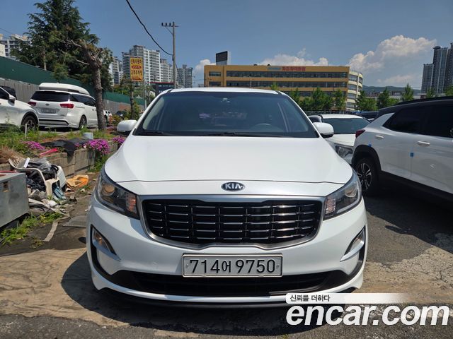 Kia Carnival 11-Seater Deluxe — пробег 112 114 км — фото 3 из 5