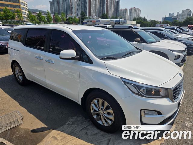 Kia Carnival 11-Seater Deluxe — пробег 112 114 км — фото 4 из 5