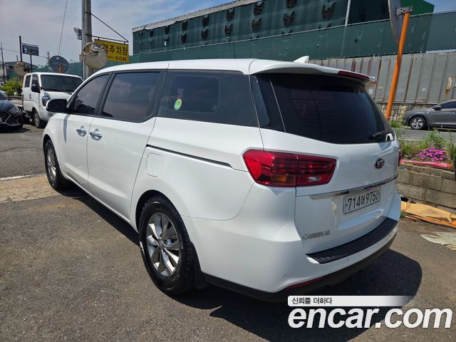 Kia Carnival 11-Seater Deluxe — пробег 112 114 км — фото 5 из 5
