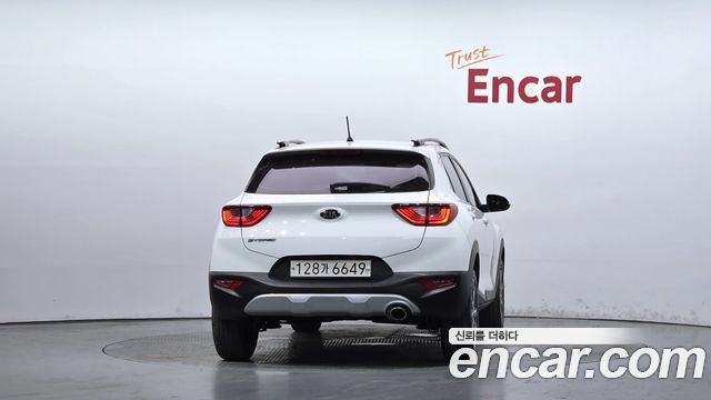 Kia Stonic из Кореи Encar