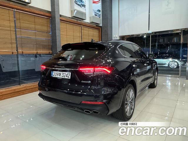 Maserati Levante из Кореи Encar