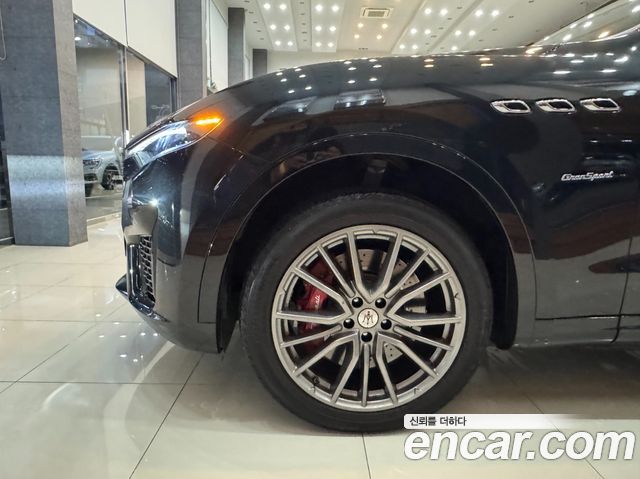 Maserati Levante из Кореи Encar