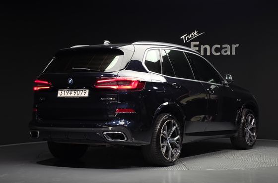 BMW X5 xDrive 45e M Sport — пробег 112 049 км — фото 2 из 5