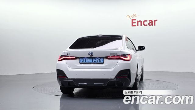BMW i4 eDrive40 M Sports Pro — пробег 40 210 км — фото 4 из 5