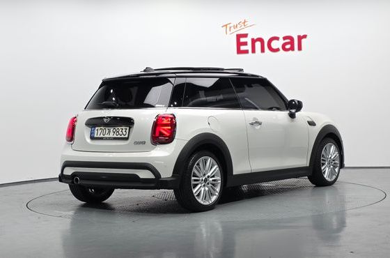 Mini Cooper Classic Plus Launch Pack Third Generation — пробег 14 758 км — фото 2 из 5