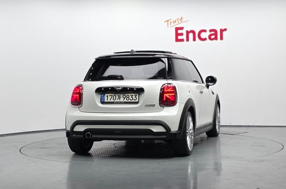 Mini Cooper Classic Plus Launch Pack Third Generation — пробег 14 758 км — фото 4 из 5