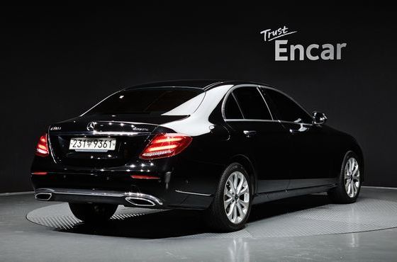 Mercedes-Benz E-Class E220d 4MATIC Exclusive — пробег 126 438 км — фото 2 из 5