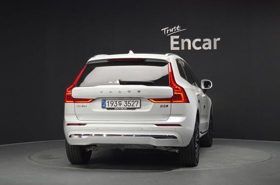 Volvo XC60 B5 Ultimate Bright — пробег 17 746 км — фото 4 из 5