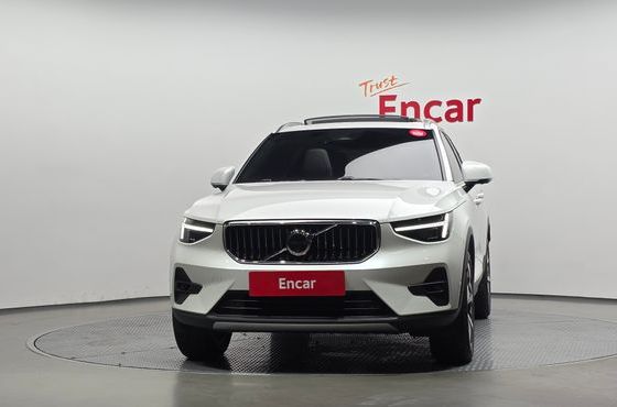 Volvo XC40 B4 Ultimate Bright — пробег 12 277 км — фото 3 из 5