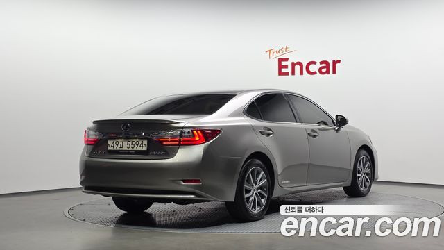 Lexus ES Supreme XV60 — пробег 60 573 км — фото 2 из 5