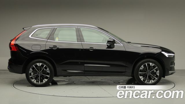 Volvo XC60 B5 Ultra Bright Air Sus — пробег 4 828 км — фото 3 из 5