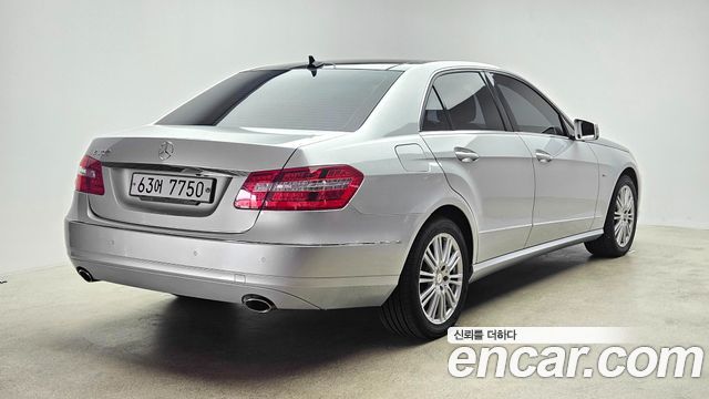 Mercedes-Benz E-Class E300 Elegance — пробег 75 860 км — фото 2 из 5
