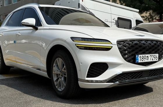 Genesis GV70 2.5T Gasoline 2WD — пробег 1 300 км — фото 3 из 5