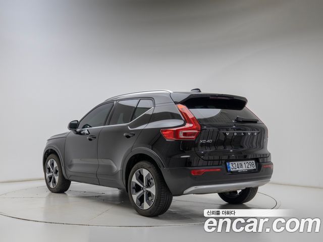 Volvo XC40 B4 Ultra Bright — пробег 12 435 км — фото 4 из 5