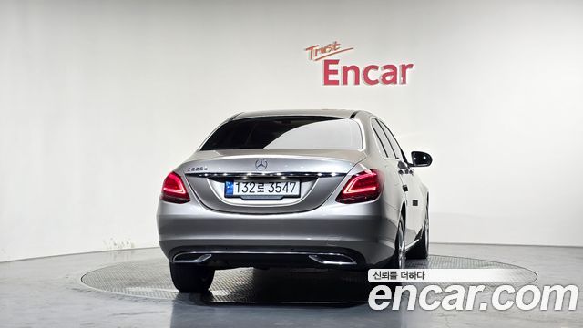 Mercedes-Benz C-Class C220 d Avantgarde — пробег 110 668 км — фото 4 из 5
