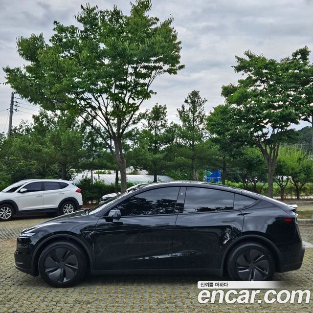 Tesla Model Y RWD — пробег 10 217 км — фото 5 из 5